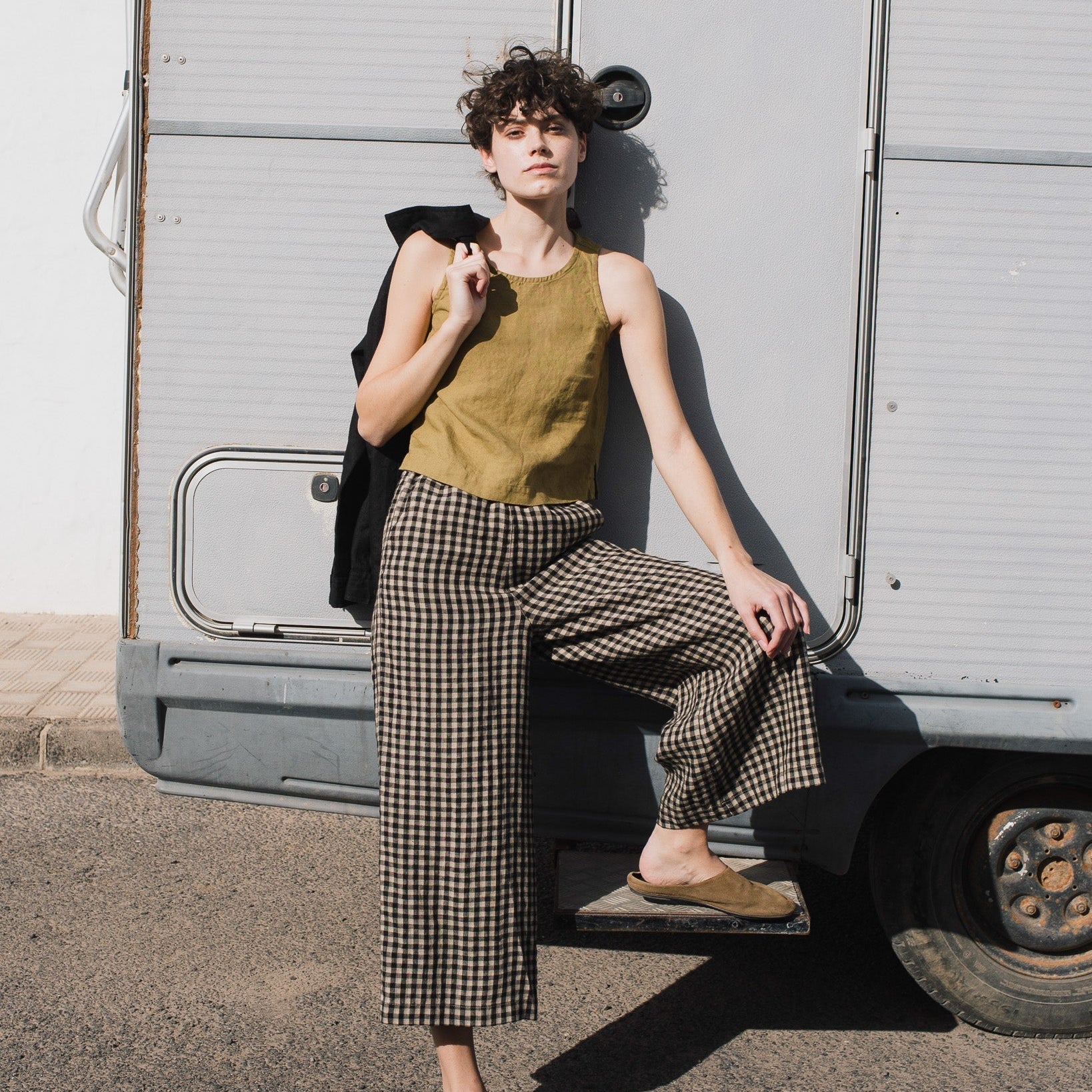 Why Linen Pants Become a Wardrobe Essential