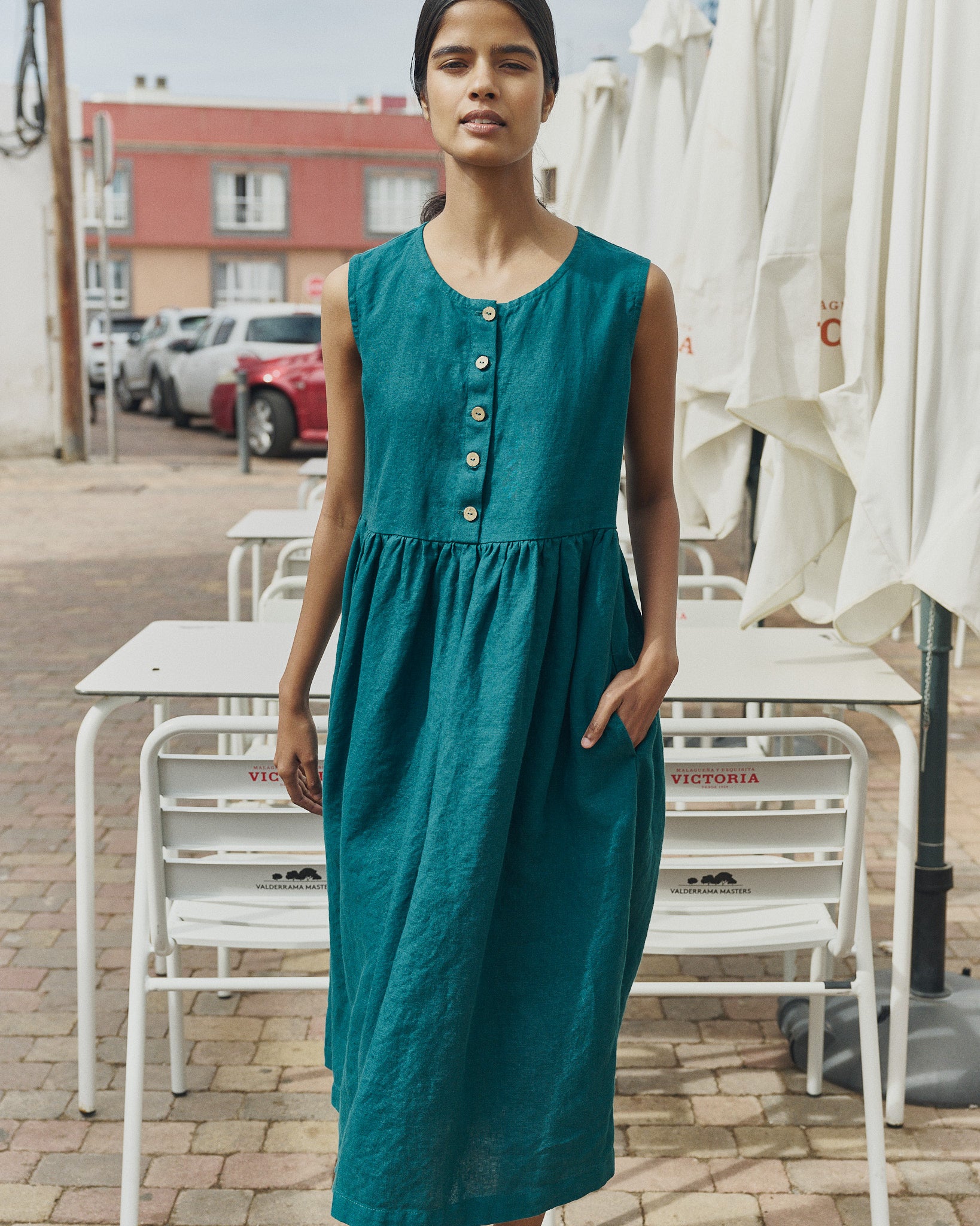 linen sleeveless dress Tawni White / Medium The elongated cut and halter back create a beautiful silhouette that will turn heads everywhere you go Natural Linen Maxi Dress for