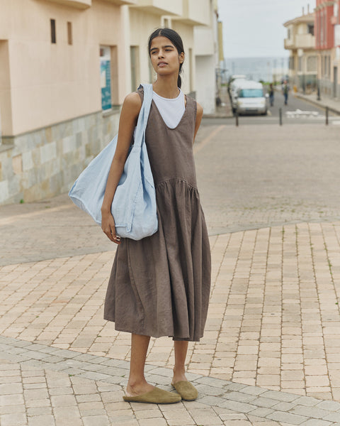 VOLUME oversized linen dress