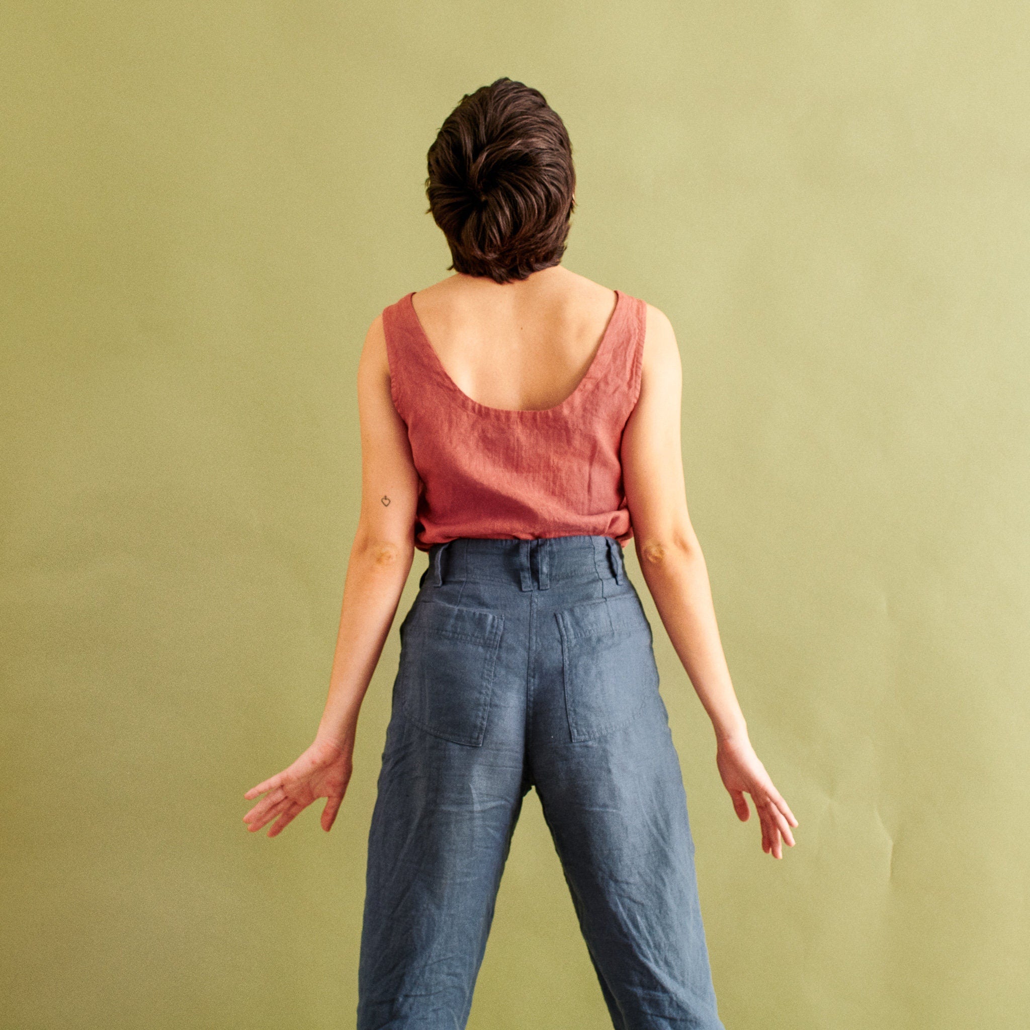 R: DAMME high-waisted pleated front linen pants (Size: XS; Color: Charcoal Blue) - notperfectlinen
